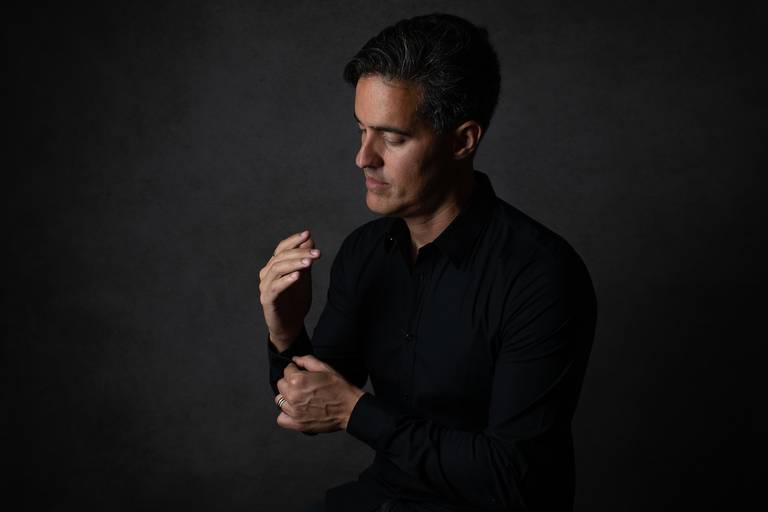 Corporate Portrait Magic Lens Photomedia male business