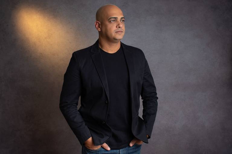 Corporate Portrait Magic Lens Photomedia male