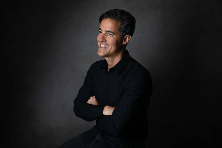 Corporate Portrait Magic Lens Photomedia male business