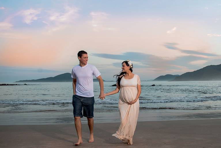 ensaio de gestante, silhueta gestante, fotos de gestante externo, ensaio fotografico no amanhecer, ensaio no entardecer, ensaio de gestante com irmão, ensaio de gestante com familia, gestante loira, gestante feliz e linda.