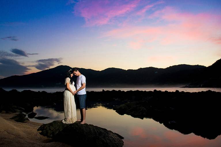 ensaio de gestante, silhueta gestante, fotos de gestante externo, ensaio fotografico no amanhecer, ensaio no entardecer, ensaio de gestante com irmão, ensaio de gestante com familia, gestante loira, gestante feliz e linda.