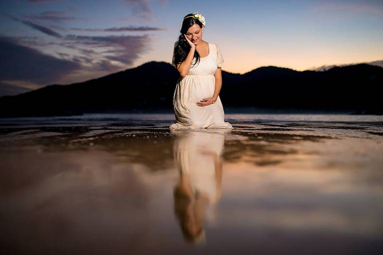 ensaio de gestante, silhueta gestante, fotos de gestante externo, ensaio fotografico no amanhecer, ensaio no entardecer, ensaio de gestante com irmão, ensaio de gestante com familia, gestante loira, gestante feliz e linda.