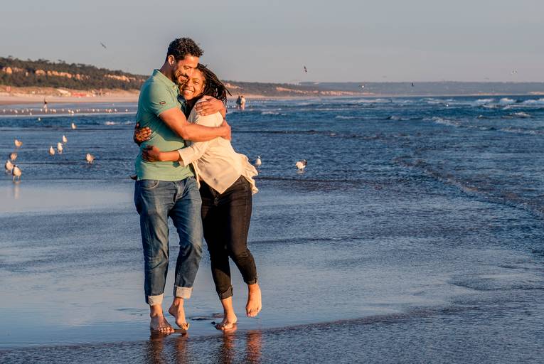 foto casal ao por do sol,destination wedding_Portugal,melhores fotografos de casamento Lisboa,casamentos exclusivos