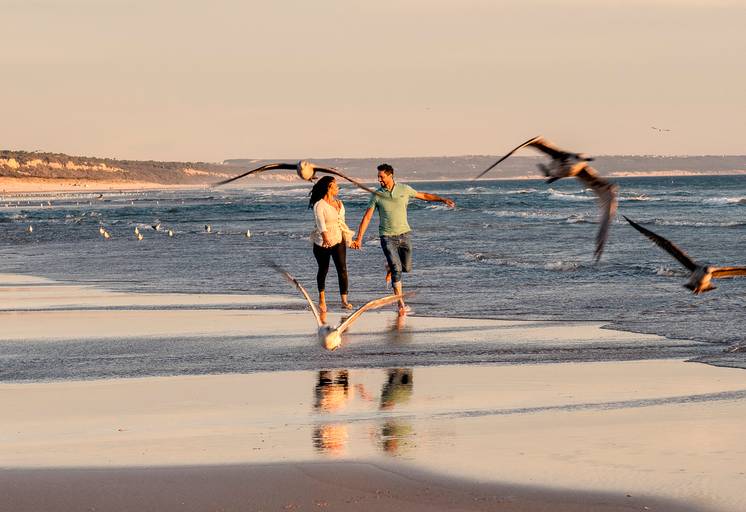 foto casal por do sol,destination wedding_Portugal,melhores fotografos de casamento Lisboa,casamentos exclusivos
