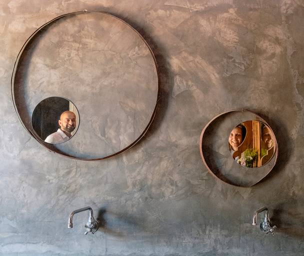 Fotos divertidas de casal,destination wedding_Portugal,melhores fotografos de casamento Lisboa,casamentos exclusivos