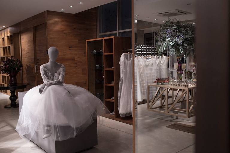 Sala de vestidos de atelier de noiva