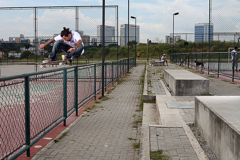 Rodrigo Leal - Carapicuiba - SP