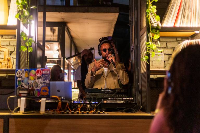 Rael nos toca discos