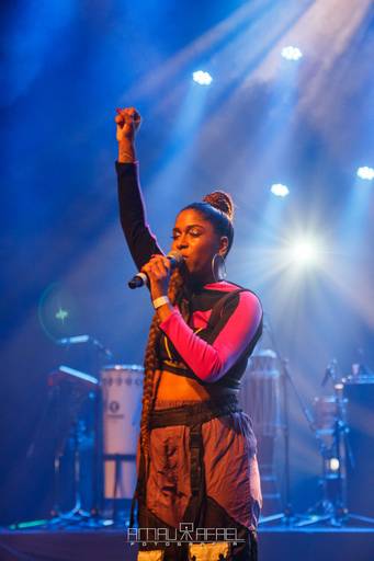 Drik Barbosa braço erguido