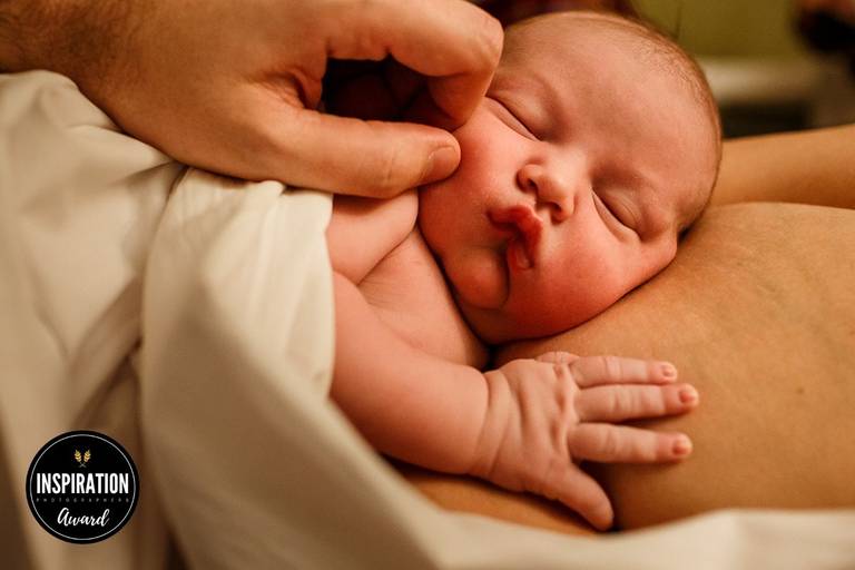 Adriana Costa foi premiada pela Inspiration Family Awards pela foto de um bebê durante a hora de ouro