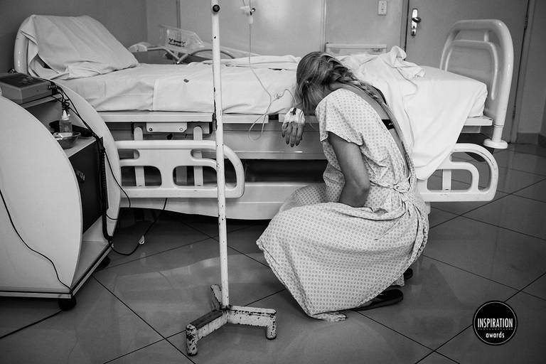 fotografia de parto de Adriana Costa premiada pelo Family Awards - Collection 8 da  Inspiration Photographers