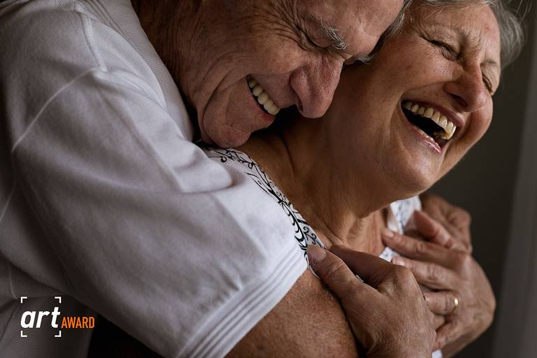 Adriana Costa recebeu premio pela Fineart Association pela história do amor de seus pais