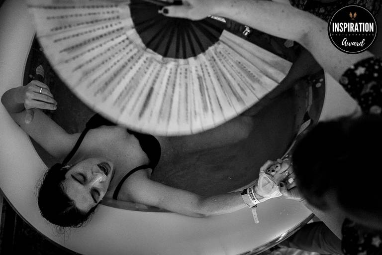 foto de parto humanizado de Adriana Costa premiada pela Inspiration Family Awards em sua primeira coleção de 2020