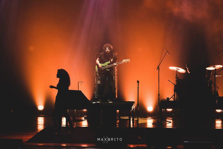 Anavitória, dupla musical, pop, brasil, pop brasil, musica popular brasileira, mulher tocando violao