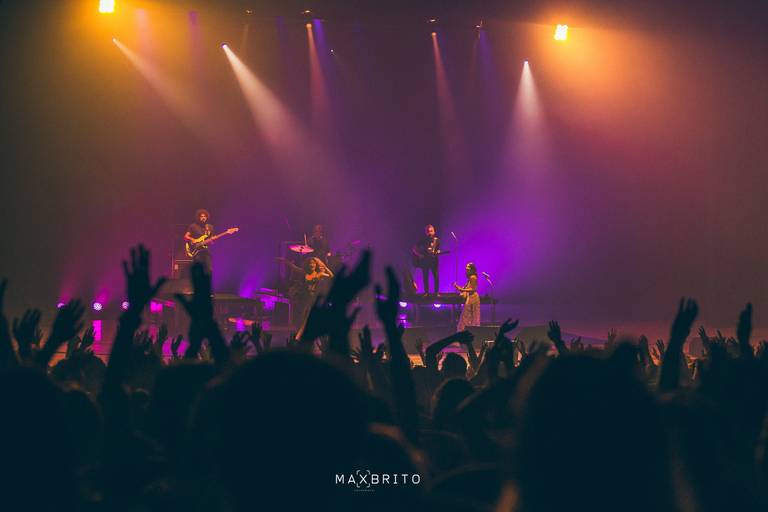 Anavitória, dupla musical, pop, brasil, pop brasil, musica popular brasileira, mulher tocando violao