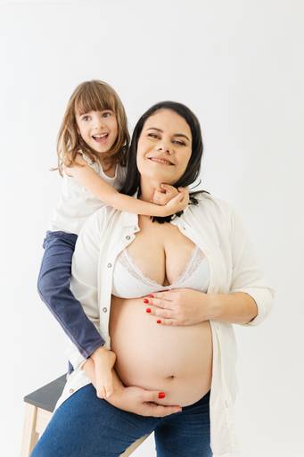 ensaio de gestante com filha de 4 anos