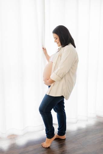 ensaio de gestante com luz natural