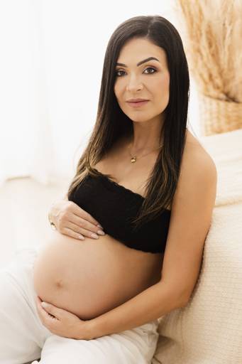 ensaio de gestante no estúdio