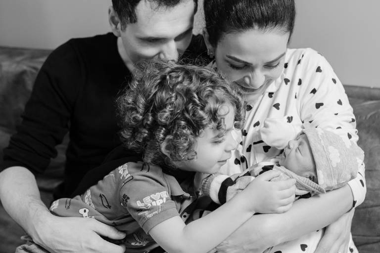 devo levar meu filho para encontrar irmão no parto