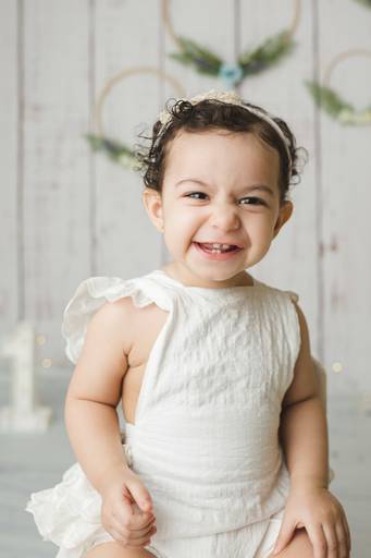 Ensaio de acompanhamento 12 meses menina minimalista