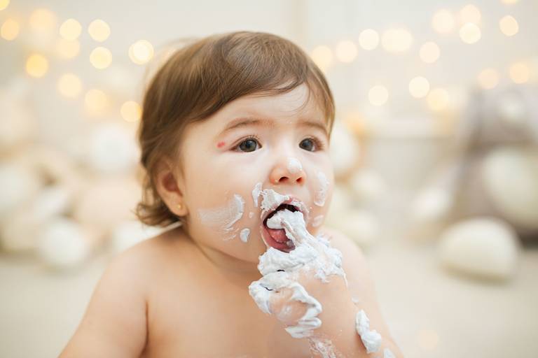 Ensaio smash the cake menina em estúdio RJ