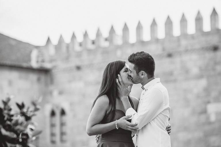 fotos-sessao-love-story-engagement-session-Barbara-Cristiano-fotografo-casamento-vila-verde-braga-portugal-foto-felicidade-cidade-urbana-noivos-movimento-jardim-flores-momentos-paisagens-incriveis-passeio-fotografias-2019