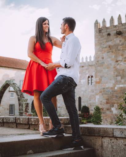 fotos-sessao-love-story-engagement-session-Barbara-Cristiano-fotografo-casamento-vila-verde-braga-portugal-foto-felicidade-cidade-urbana-noivos-movimento-jardim-flores-momentos-paisagens-incriveis-passeio-fotografias-2019