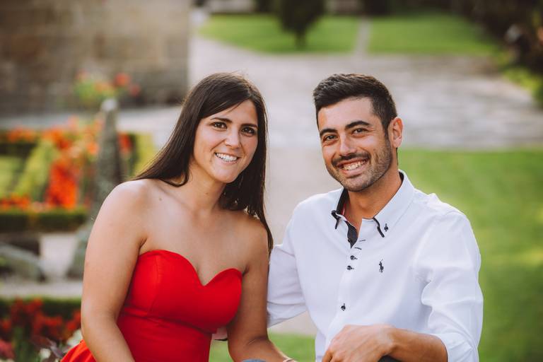 fotos-sessao-love-story-engagement-session-Barbara-Cristiano-fotografo-casamento-vila-verde-braga-portugal-foto-felicidade-cidade-urbana-noivos-movimento-jardim-flores-momentos-paisagens-incriveis-passeio-fotografias-2019