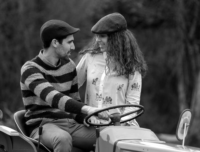 fotos-sessao-love-story-engagement-session-Luisa-Andre-fotografo-casamento-vila-verde-braga-portugal-foto-felicidade-campo-animais-noivos-piquenique-ponei-momentos-eternidade-passeio-bicicleta-trator-fotografias-2018