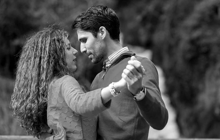 fotos-sessao-love-story-engagement-session-Luisa-Andre-fotografo-casamento-vila-verde-braga-portugal-foto-felicidade-campo-animais-noivos-piquenique-ponei-momentos-eternidade-passeio-bicicleta-trator-fotografias-2018