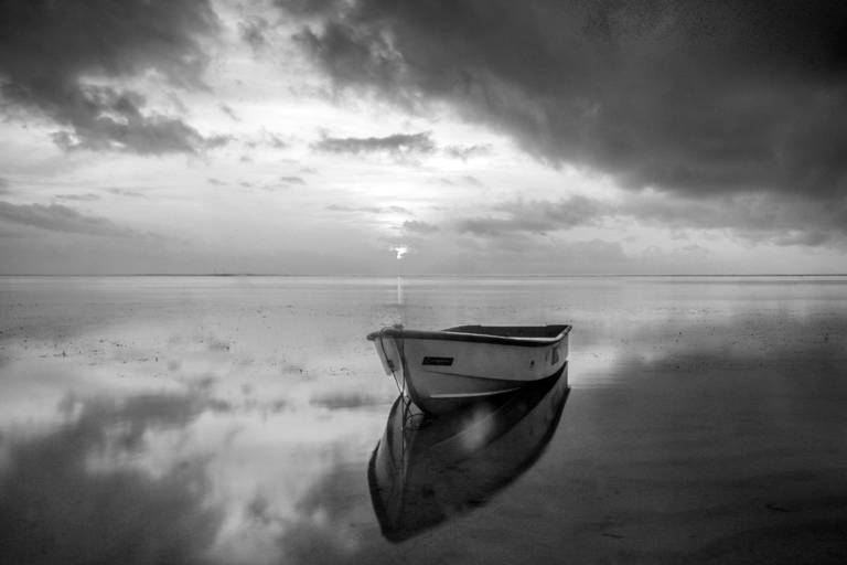 cristina syono
foto-arte-psicoterapia
barco vazio à deriva no verão
qual o sentido da vida?