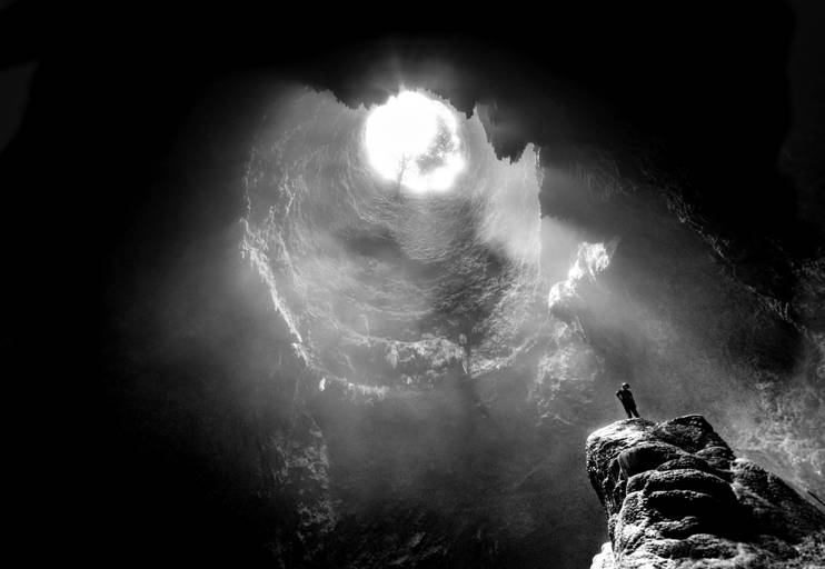 cristina syono
foto-arte-psicoterapia
buraco negro e uma luz ao alto
qual o sentido da vida?