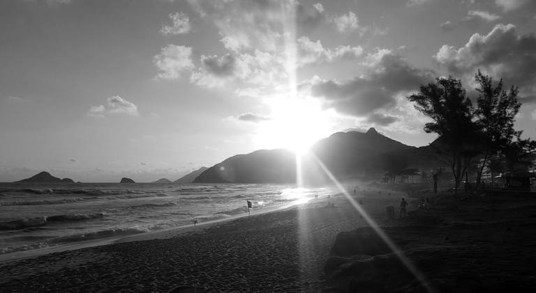 cristina syono
foto-arte-psicoterapia
banho de sol quente no pé da onda
qual o sentido da vida?