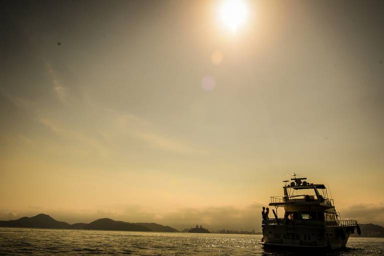 Fenix Arte Foto | Fotografia de Casal | Sessão de fotos | PRAIA#fenixartephoto #fenixartefoto #fotografodecasamento #prewedding #noivos