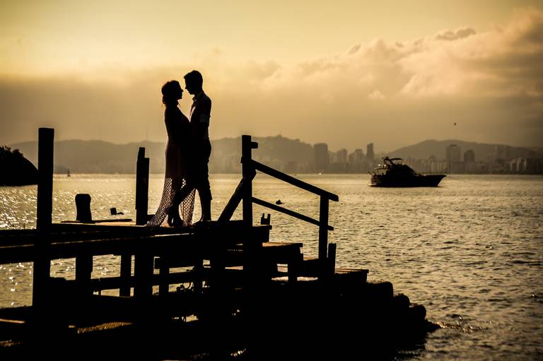 Fenix Arte Foto | Fotografia de Casal | Sessão de fotos | PRAIA#fenixartephoto #fenixartefoto #fotografodecasamento #prewedding #noivos