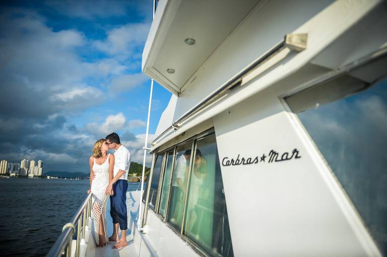 Fenix Arte Foto | Fotografia de Casal | Sessão de fotos | PRAIA#fenixartephoto #fenixartefoto #fotografodecasamento #prewedding #noivos