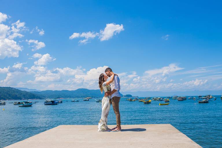 Fenix Arte Foto | Fotografia de Casal | Sessão de fotos | PRAIA#fenixartephoto #fenixartefoto #fotografodecasamento #prewedding #noivos