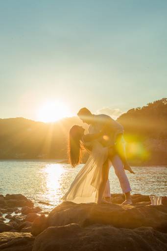 Fenix Arte Foto | Fotografia de Casal | Sessão de fotos | PRAIA#fenixartephoto #fenixartefoto #fotografodecasamento #prewedding #noivos
