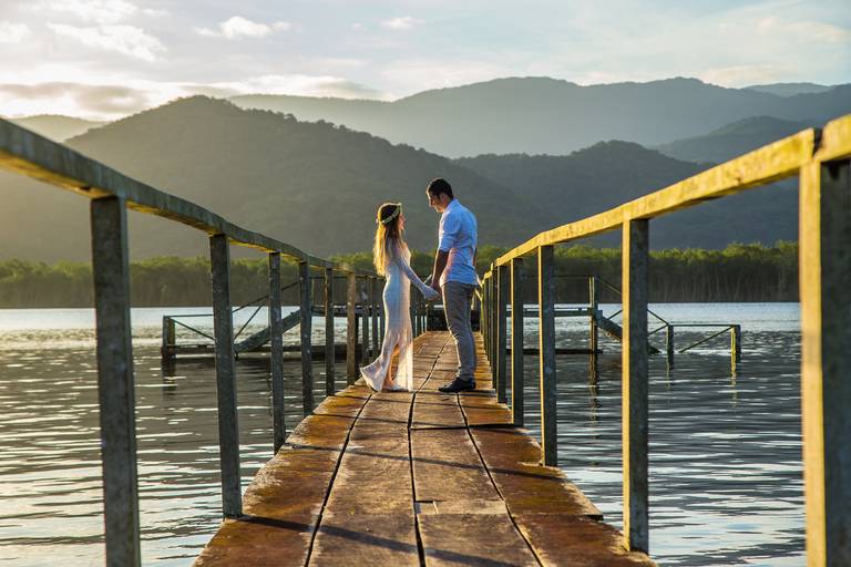 Fenix Arte Foto | Fotografia de Casal | Sessão de fotos | PRAIA#fenixartephoto #fenixartefoto #fotografodecasamento #prewedding #noivos