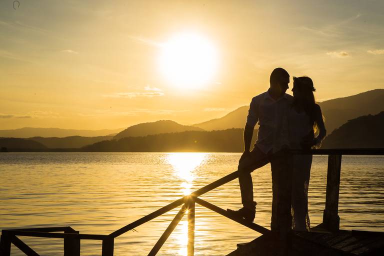 Fenix Arte Foto | Fotografia de Casal | Sessão de fotos | PRAIA#fenixartephoto #fenixartefoto #fotografodecasamento #prewedding #noivos