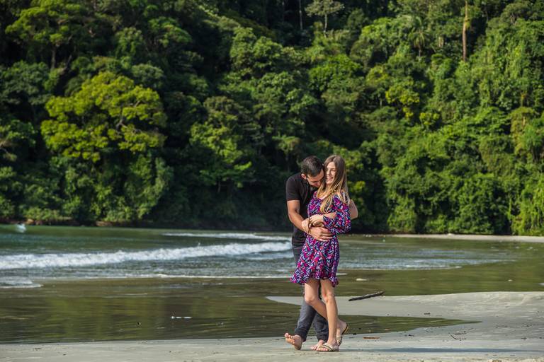 Fenix Arte Foto | Fotografia de Casal | Sessão de fotos | PRAIA#fenixartephoto #fenixartefoto #fotografodecasamento #prewedding #noivos