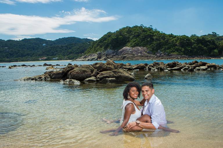 Fenix Arte Foto | Fotografia de Casal | Sessão de fotos  | PRAIA #fenixartephoto #fenixartefoto #fotografodecasamento #prewedding #noivos