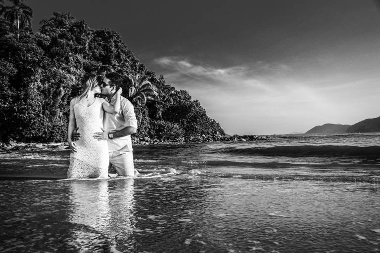 Fenix Arte Foto | Fotografia de Casal | Sessão de fotos | PRAIA#fenixartephoto #fenixartefoto #fotografodecasamento #prewedding #noivos