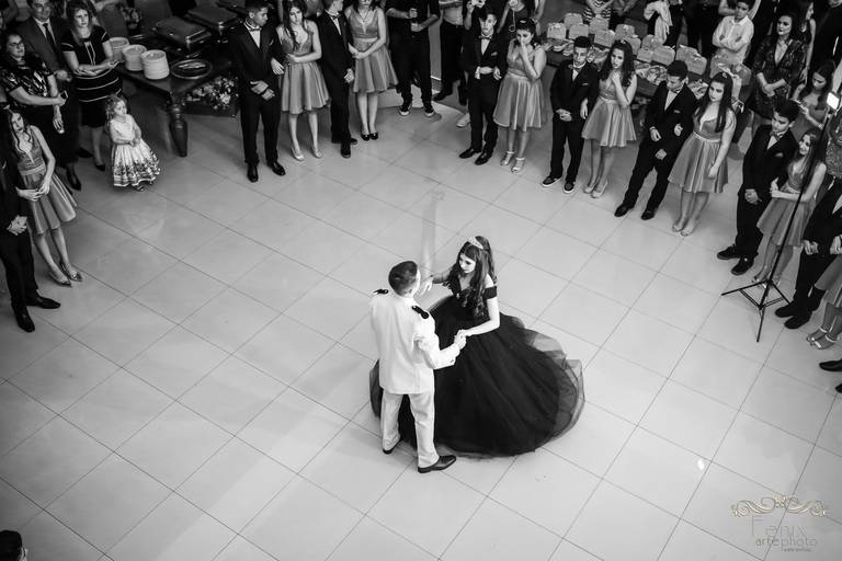 Fenix Arte Foto | Fotografia de Aniversário | Debutante | PRAIA#fenixartephoto #fenixartefoto #fotografodedebutante #festade15anos #meus15anos