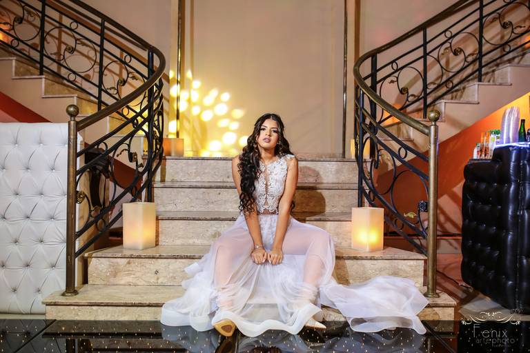 Fenix Arte Foto | Fotografia de Aniversário | Debutante | PRAIA#fenixartephoto #fenixartefoto #fotografodedebutante #festade15anos #meus15anos