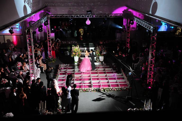 Fenix Arte Foto | Fotografia de Aniversário | Debutante | PRAIA#fenixartephoto #fenixartefoto #fotografodedebutante #festade15anos #meus15anos