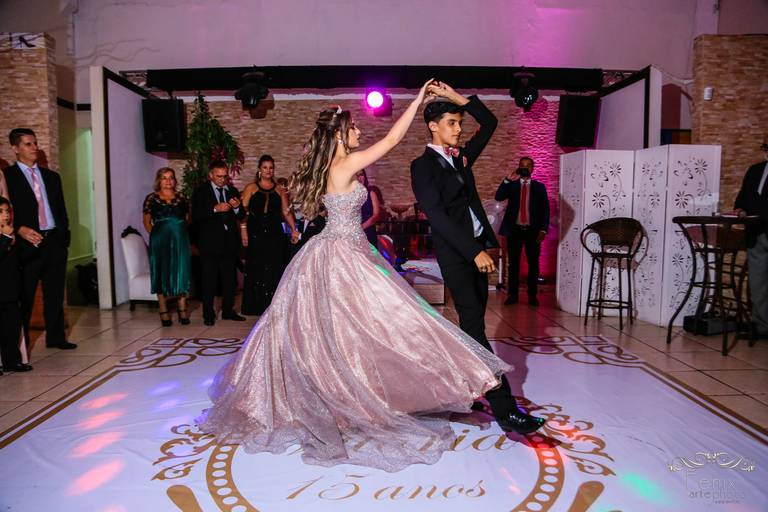 Fenix Arte Foto | Fotografia de Aniversário | Debutante | PRAIA#fenixartephoto #fenixartefoto #fotografodedebutante #festade15anos #meus15anos