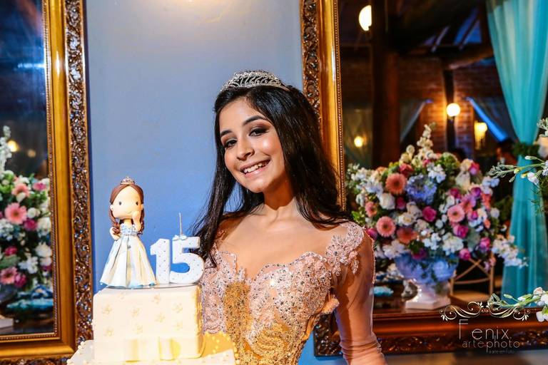 Fenix Arte Foto | Fotografia de Aniversário | Debutante | PRAIA#fenixartephoto #fenixartefoto #fotografodedebutante #festade15anos #meus15anos