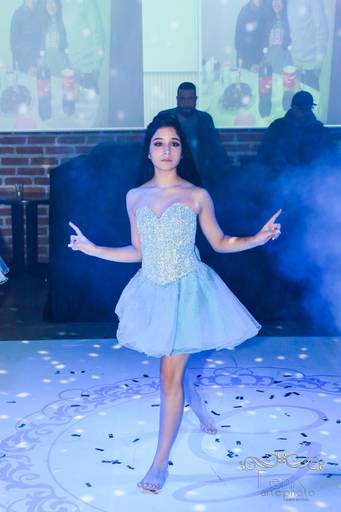 Fenix Arte Foto | Fotografia de Aniversário | Debutante | PRAIA#fenixartephoto #fenixartefoto #fotografodedebutante #festade15anos #meus15anos