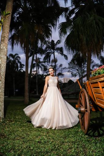 Fenix Arte Foto | Fotografia de Aniversário | Debutante | PRAIA#fenixartephoto #fenixartefoto #fotografodedebutante #festade15anos #meus15anos